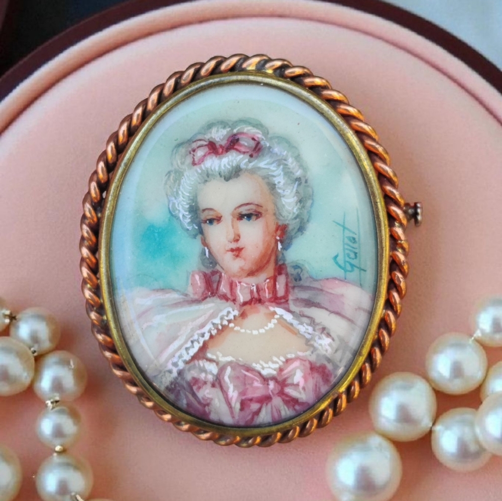 Antique Victorian Hand-painted Portrait Cameo - Picture 2 of 11